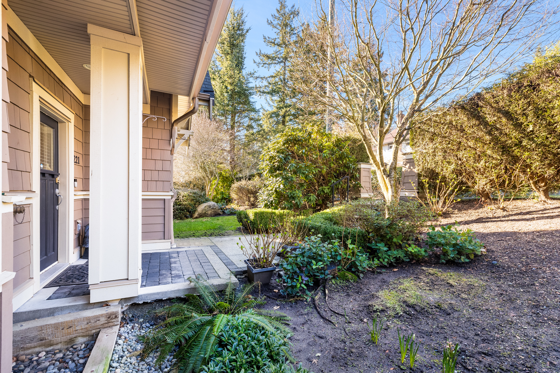 221 East Queens Road, North Vancouver 44
