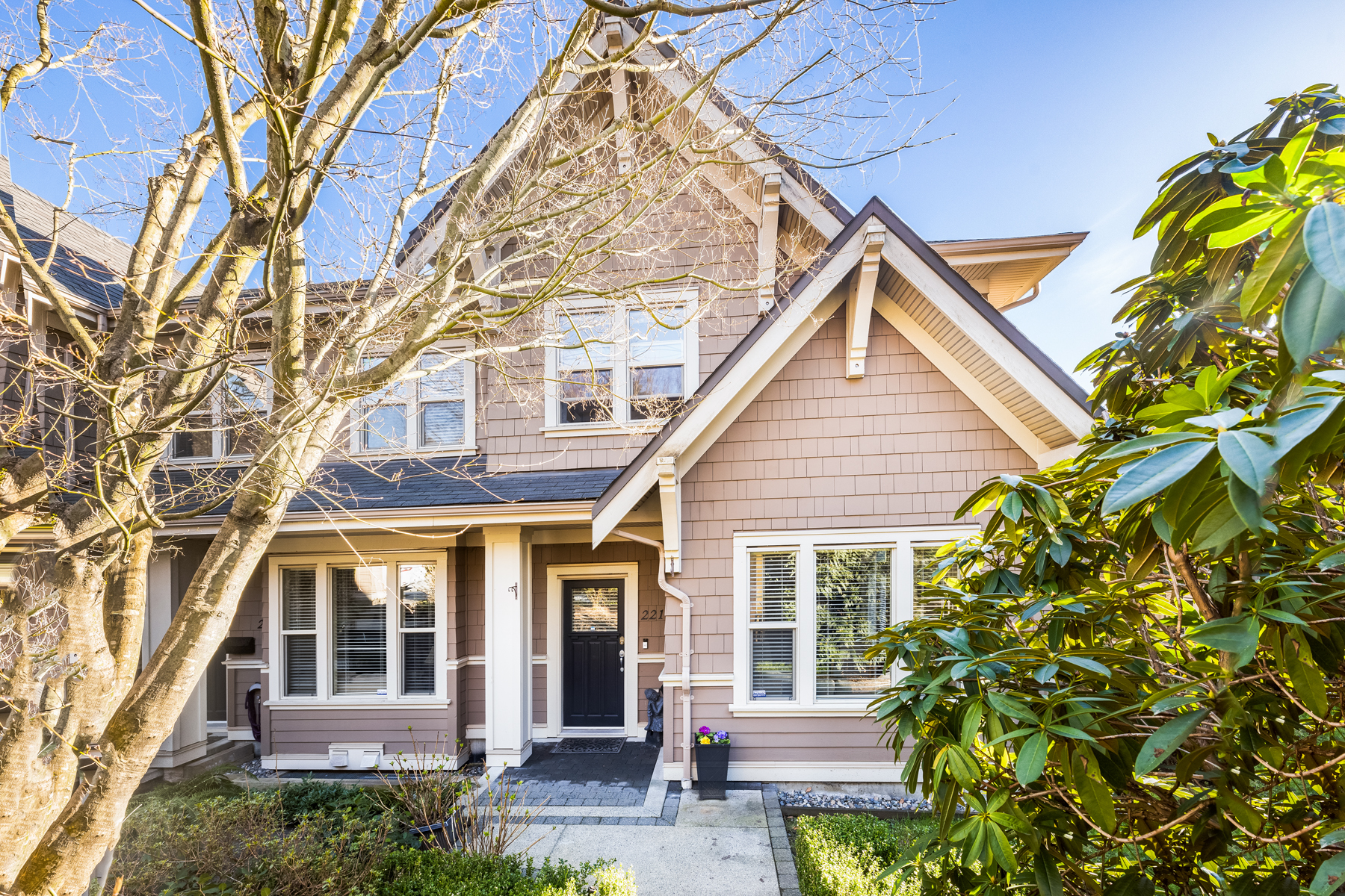 221 East Queens Road, North Vancouver