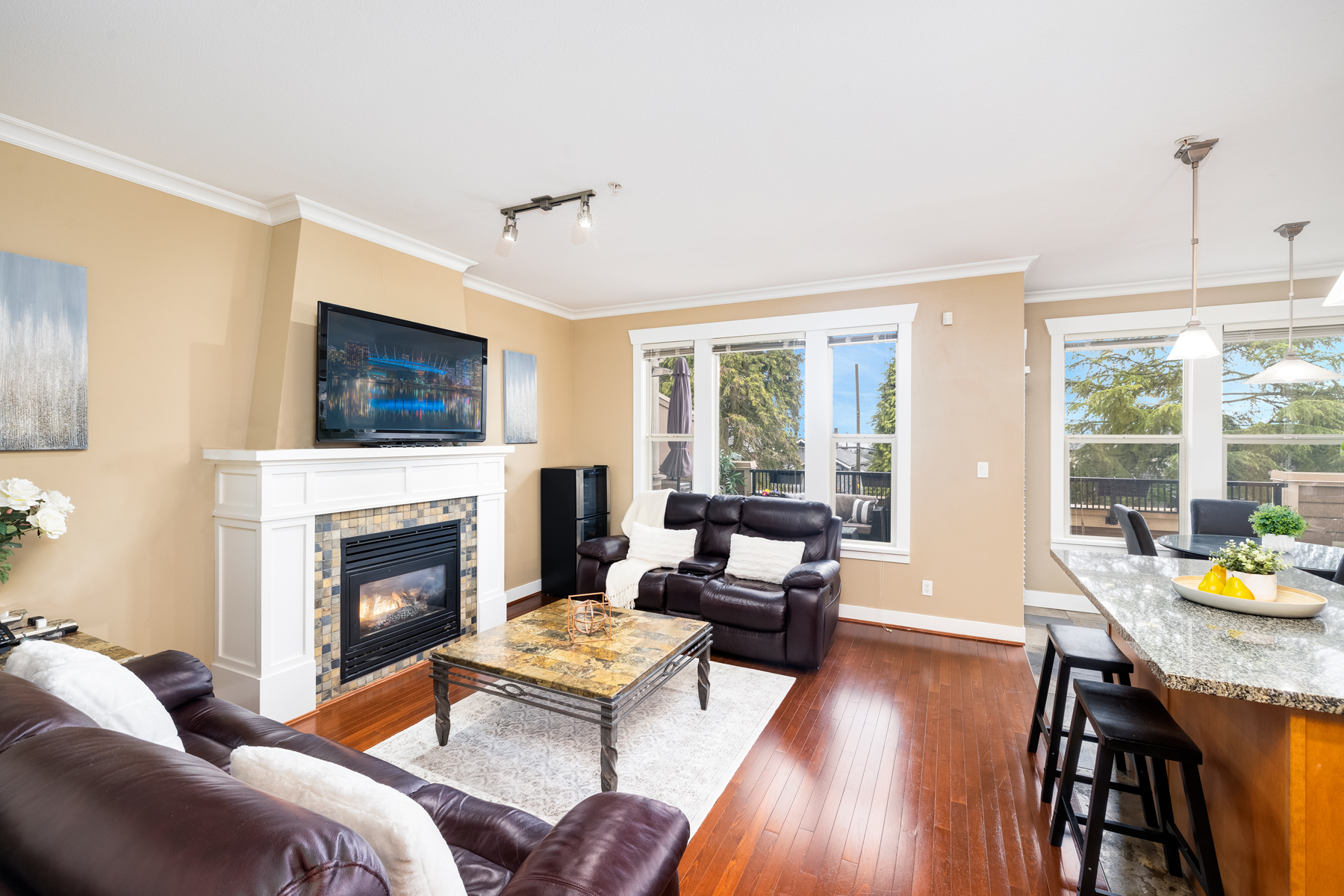 221 East Queens Road, North Vancouver 13