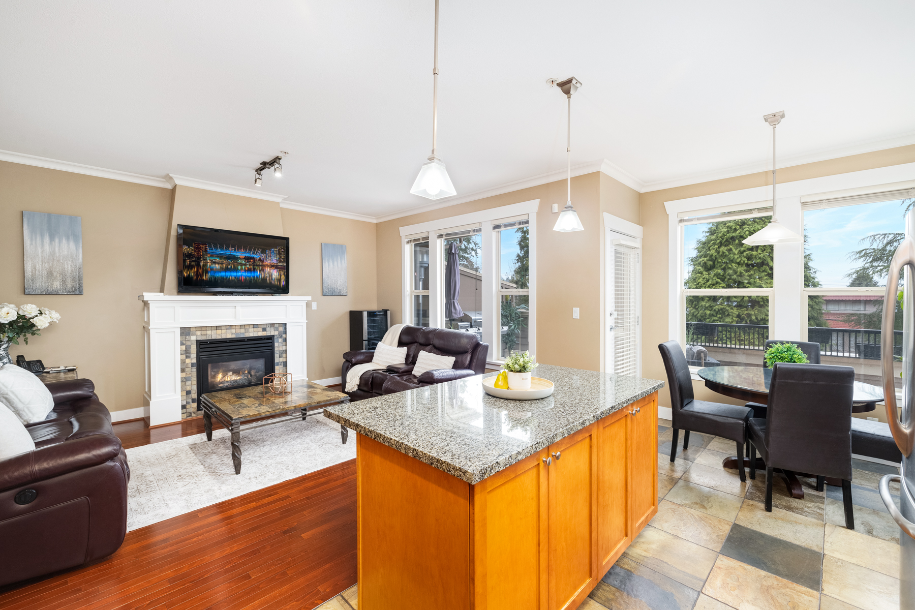 221 East Queens Road, North Vancouver 12