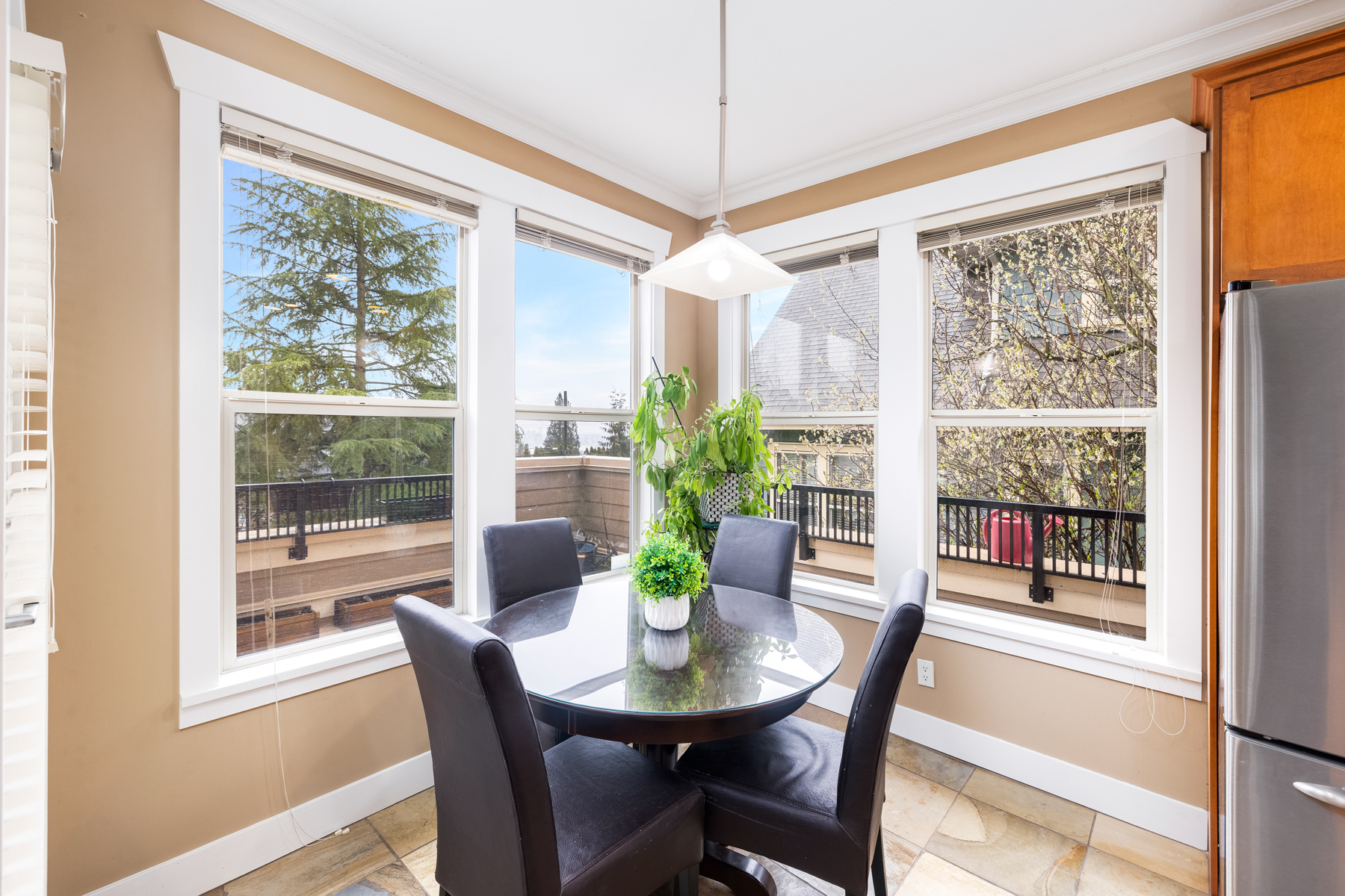 221 East Queens Road, North Vancouver 14
