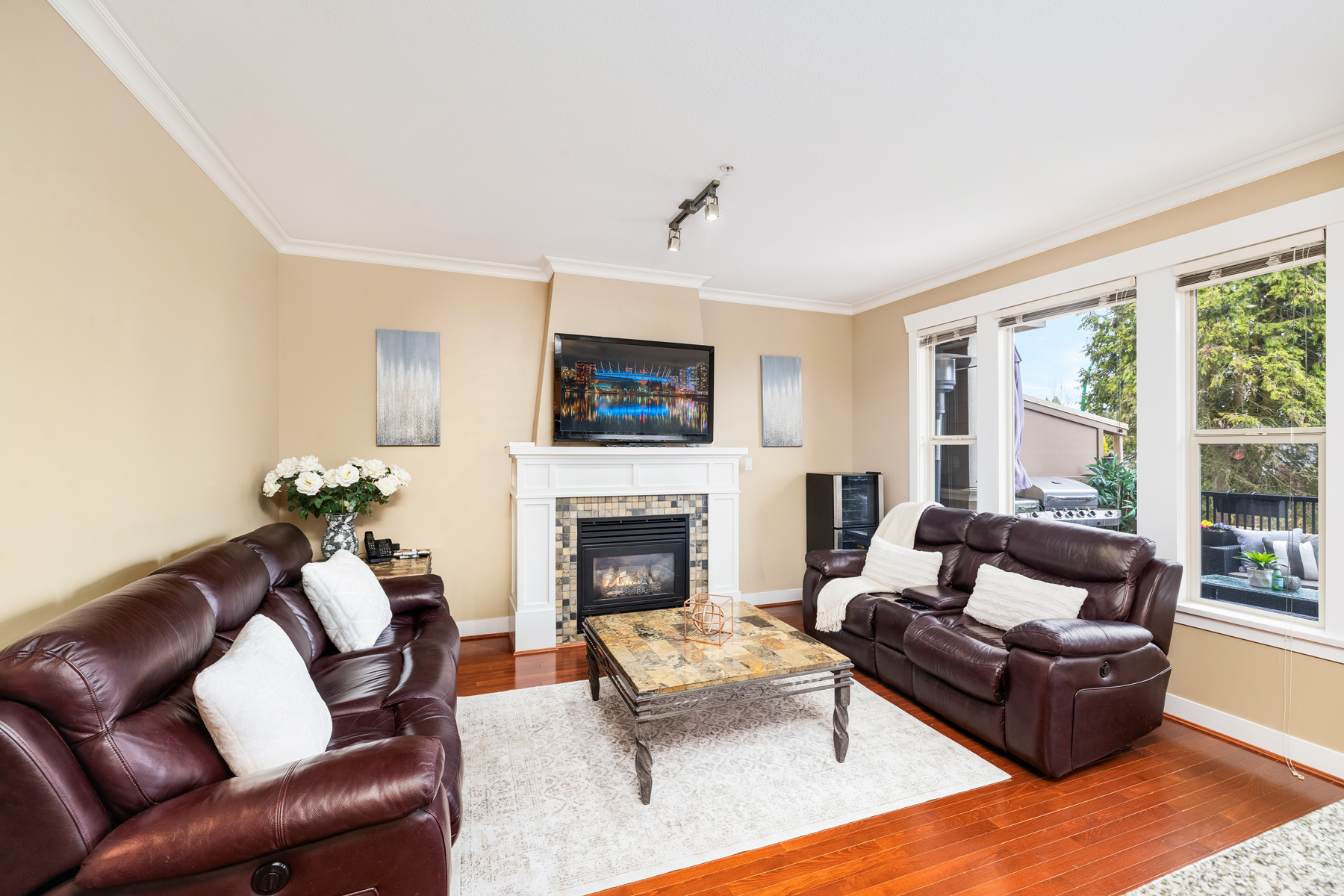 221 East Queens Road, North Vancouver 21
