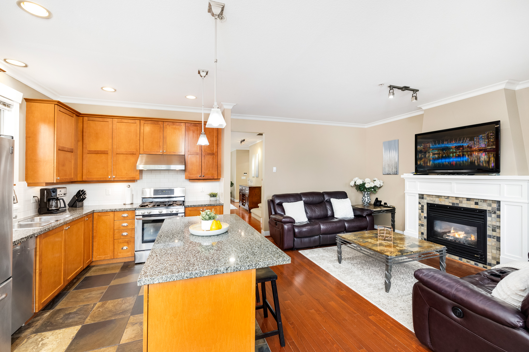 221 East Queens Road, North Vancouver 19