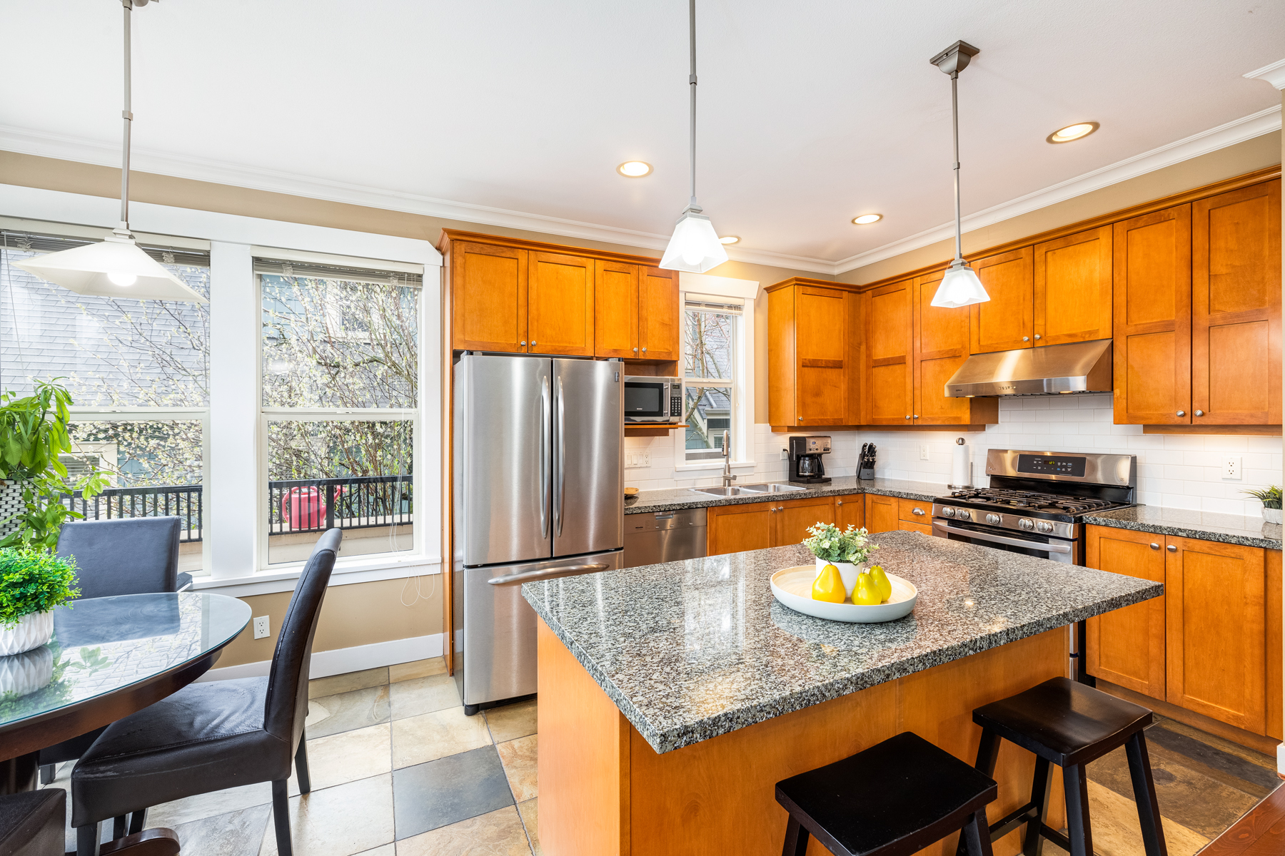 221 East Queens Road, North Vancouver 15
