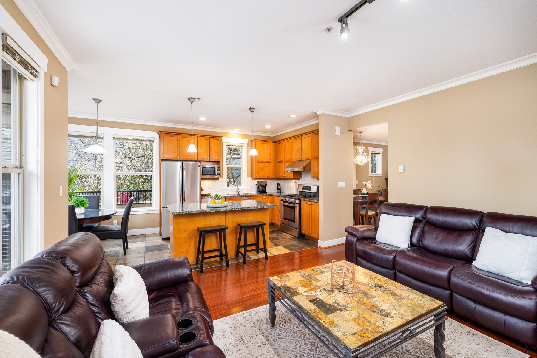 221 East Queens Road, North Vancouver 18