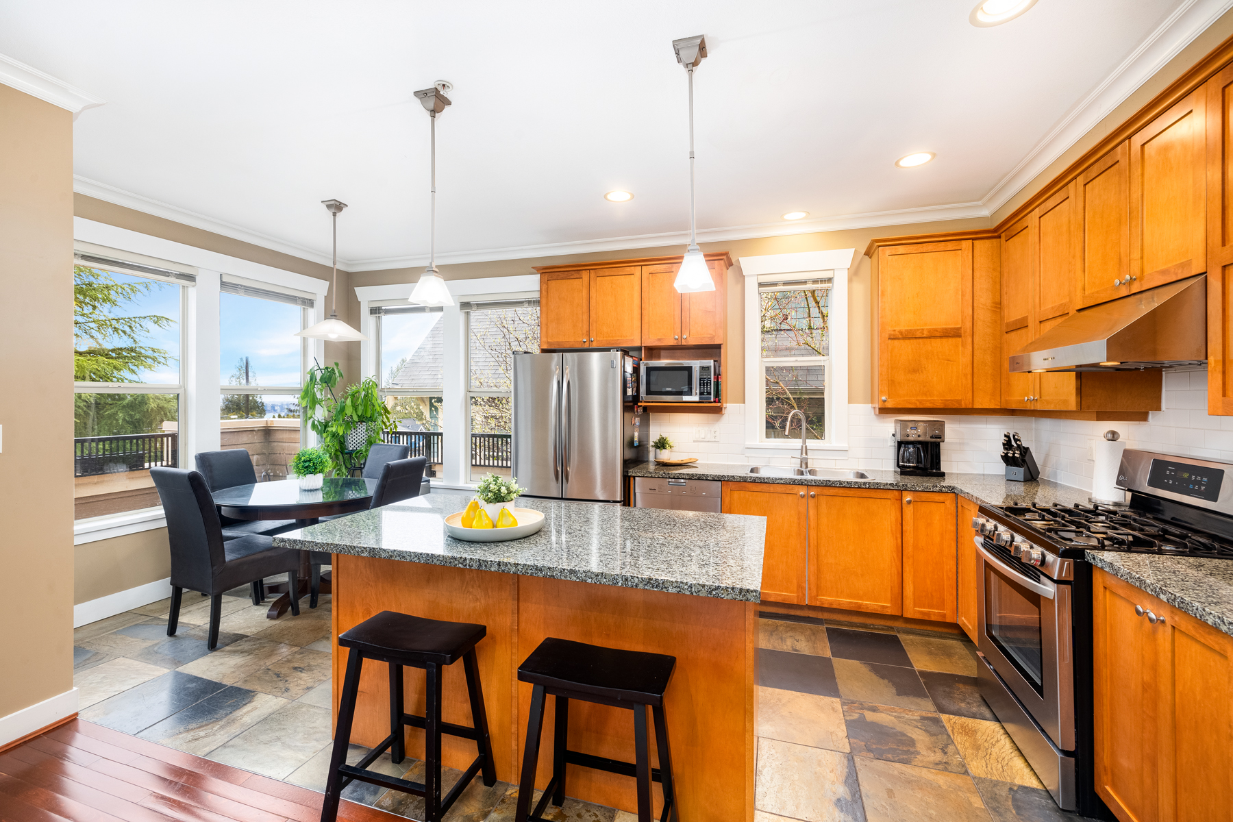 221 East Queens Road, North Vancouver 16