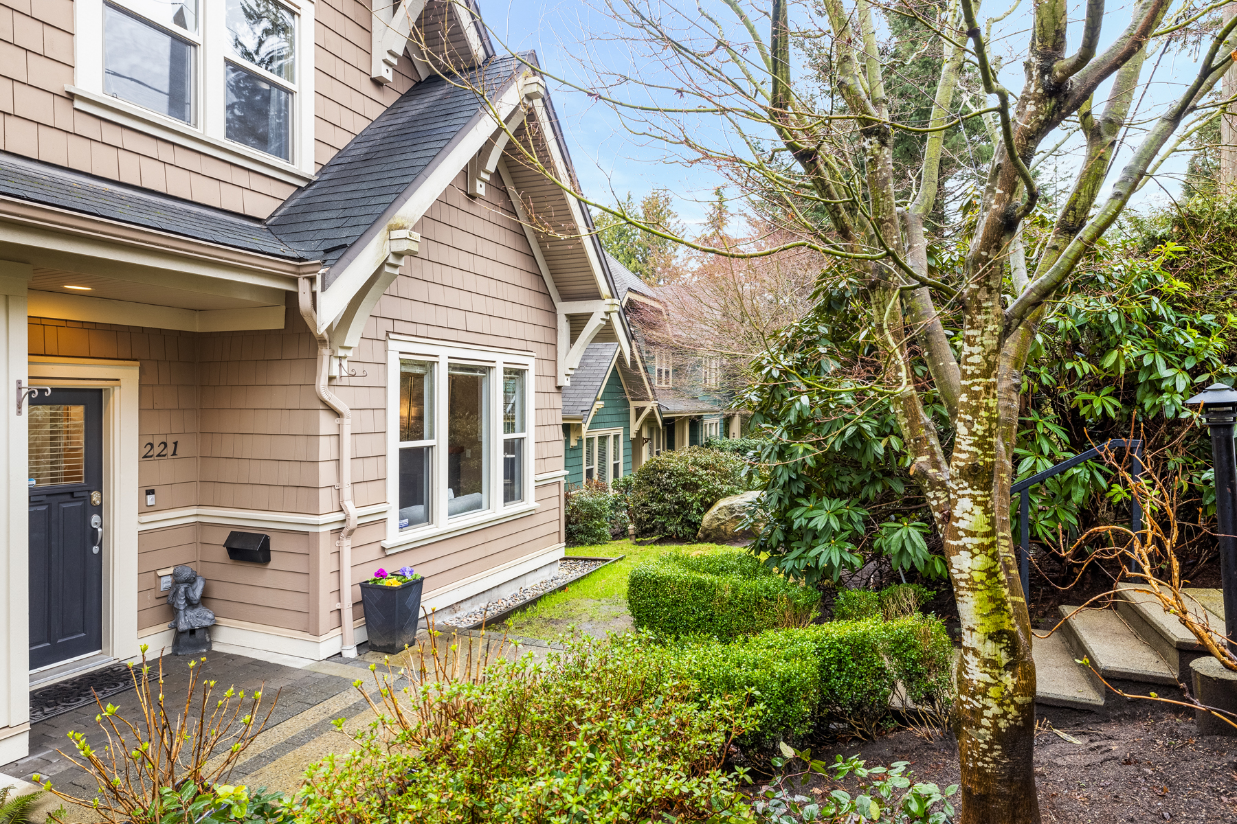 221 East Queens Road, North Vancouver 38