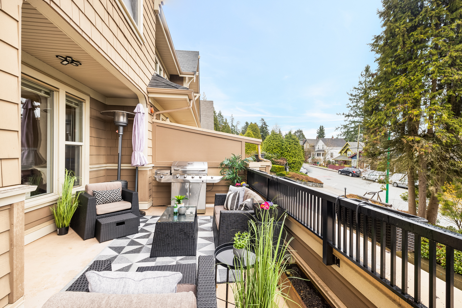 221 East Queens Road, North Vancouver 25