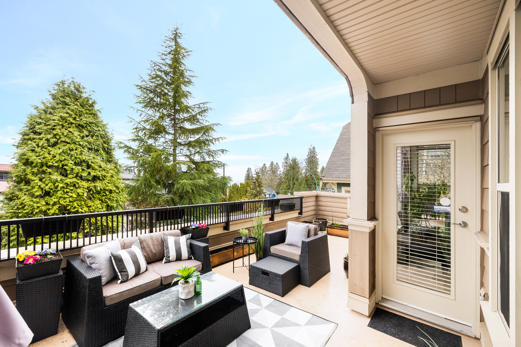221 East Queens Road, North Vancouver 23