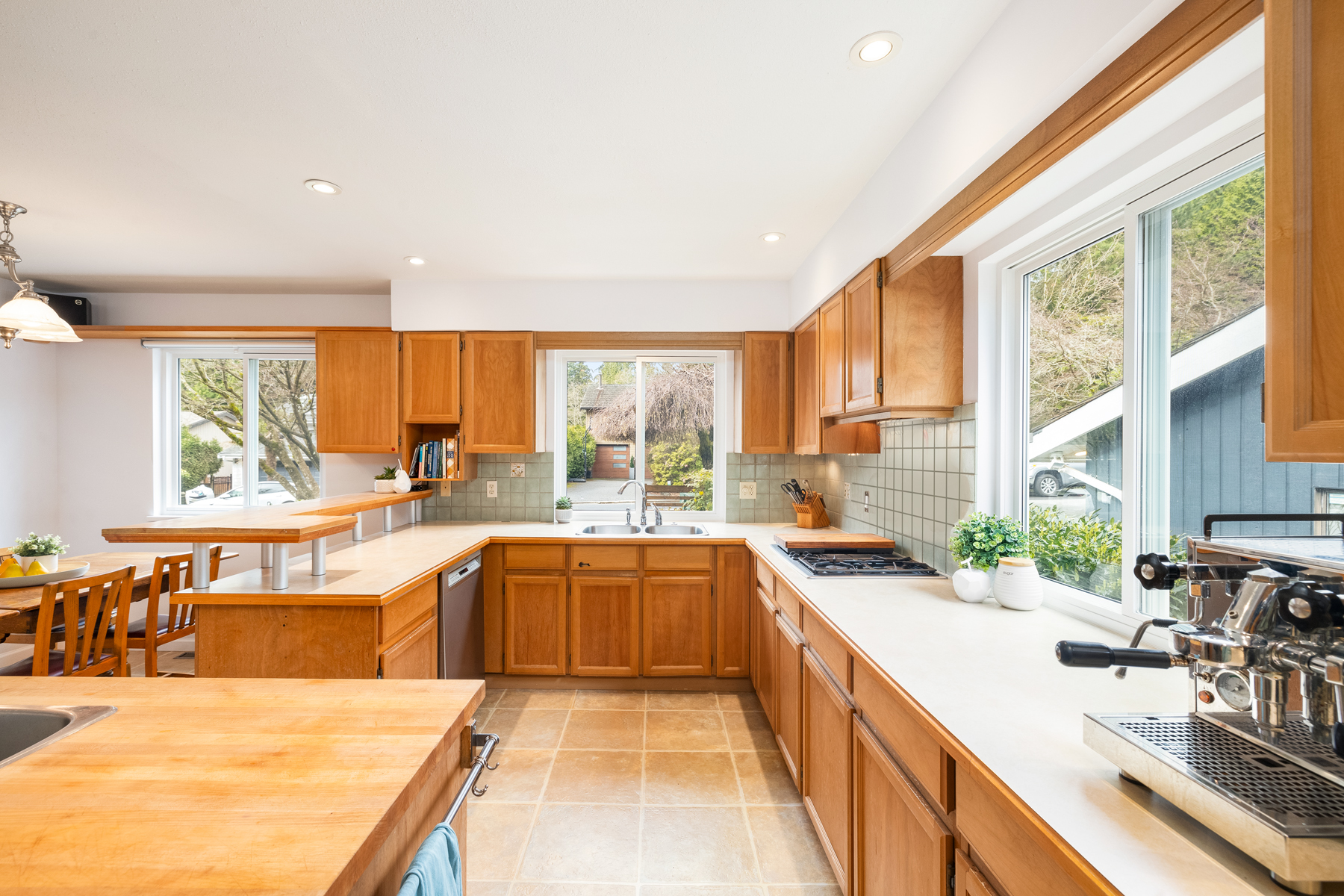 5480 Blueberry Lane, North Vancouver, BC 24