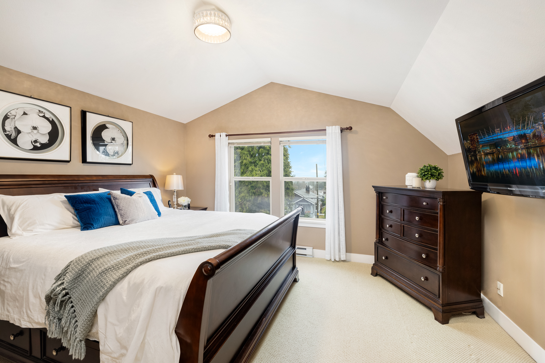 221 East Queens Road, North Vancouver 27