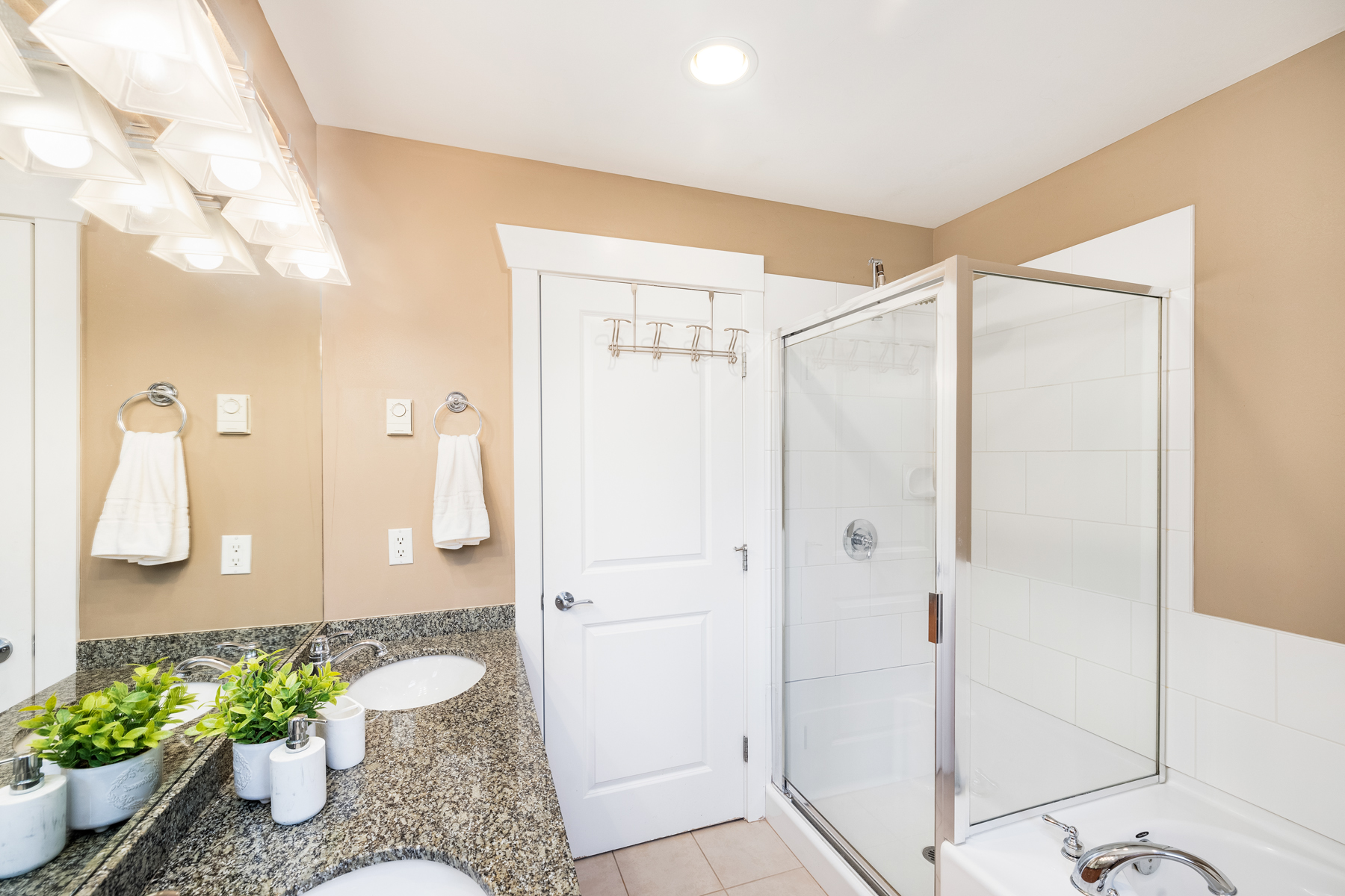 221 East Queens Road, North Vancouver 30