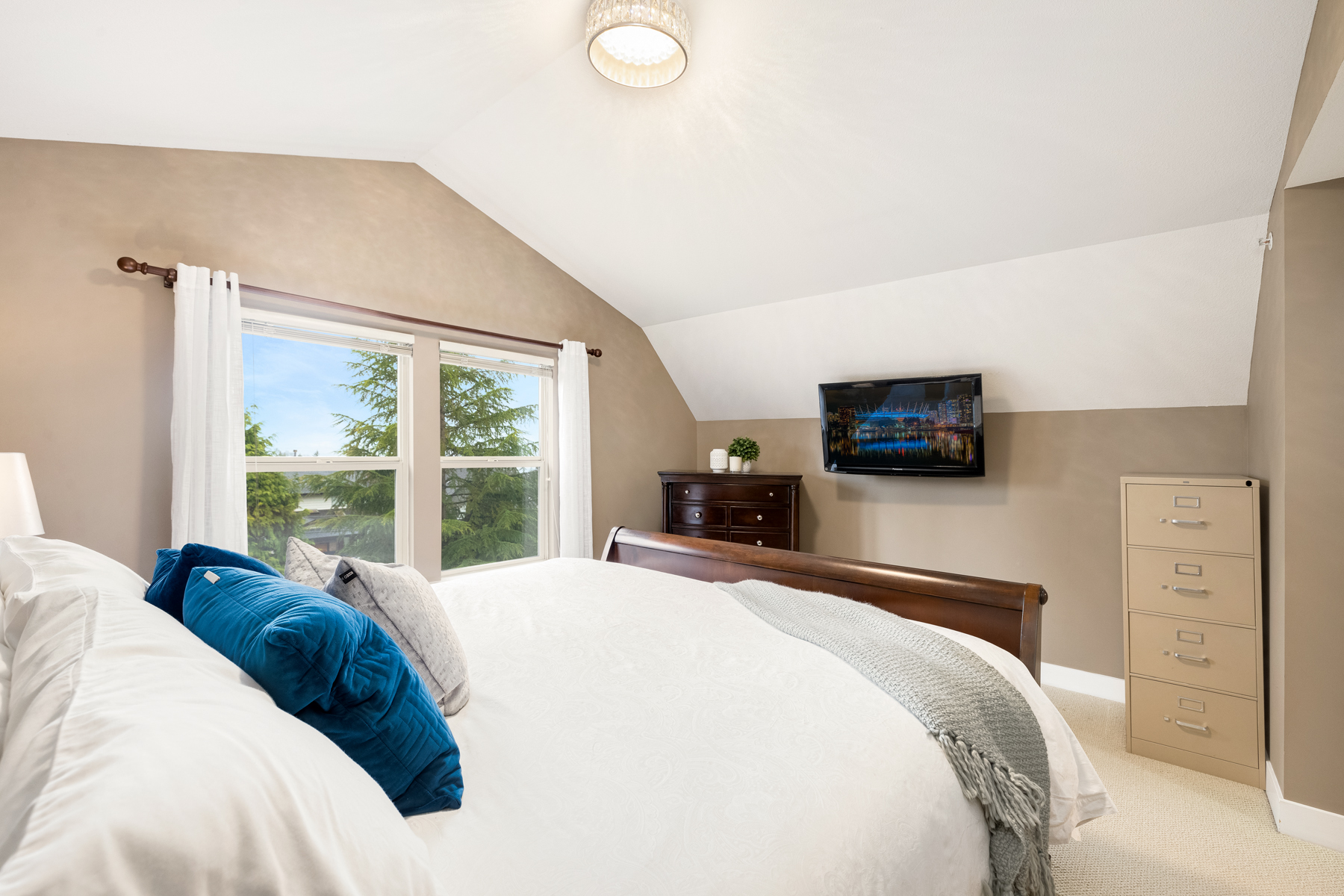 221 East Queens Road, North Vancouver 28
