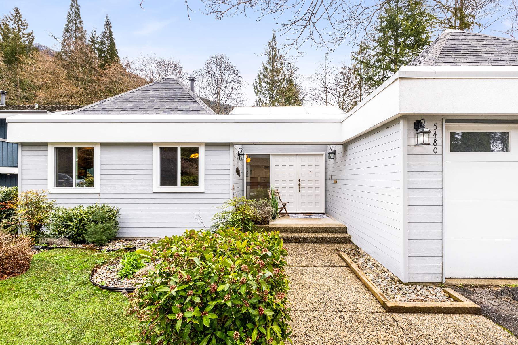 5480 Blueberry Lane, North Vancouver, BC 43
