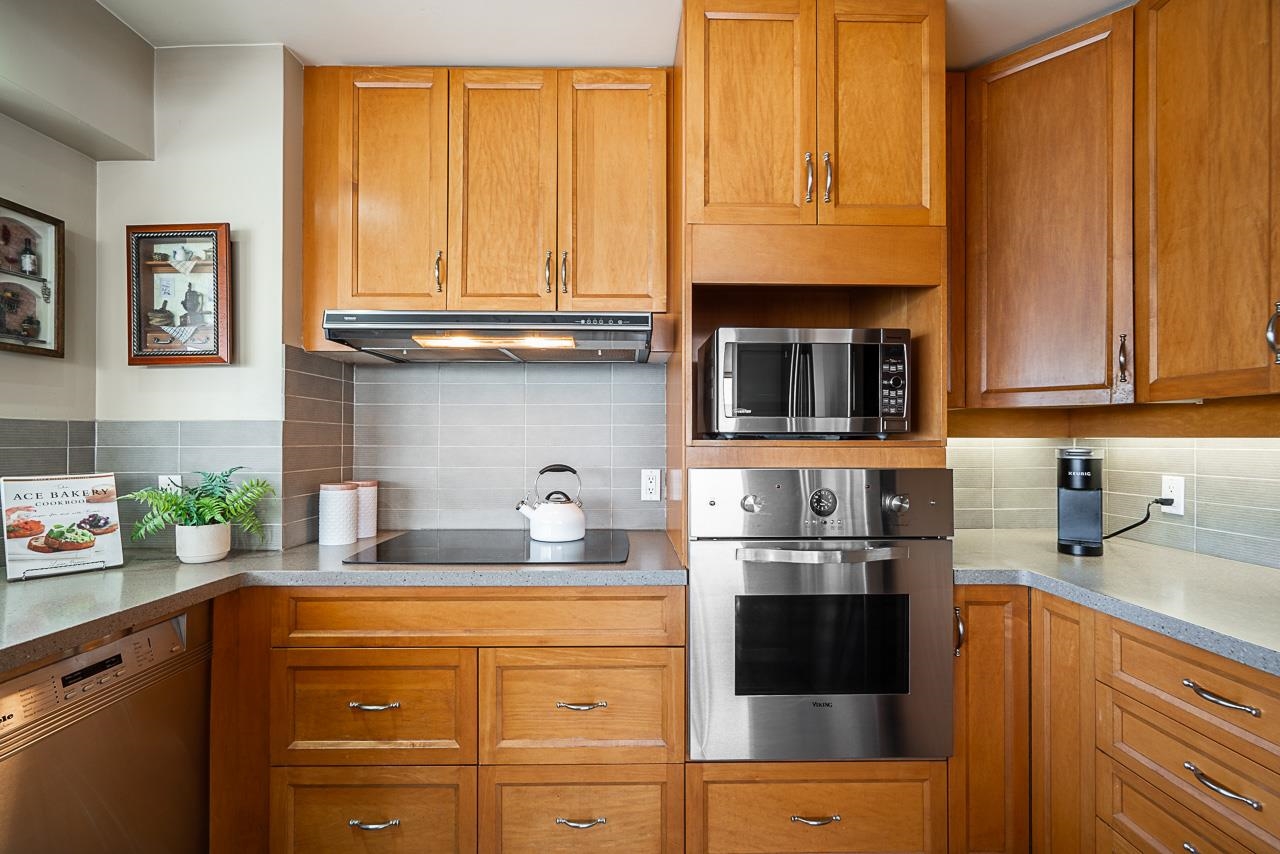 1005 2135 ARGYLE AVENUE 12