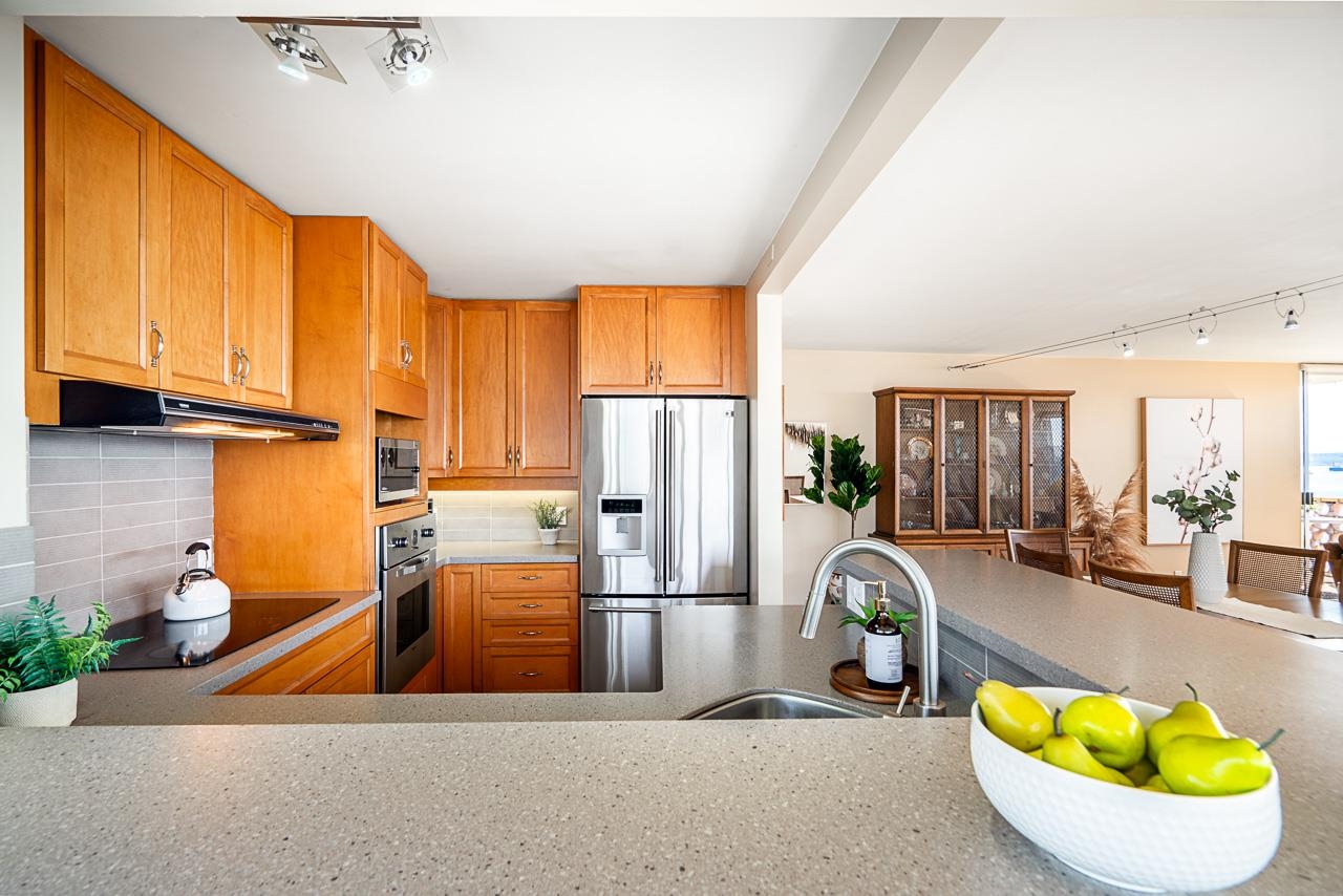1005 2135 ARGYLE AVENUE 13