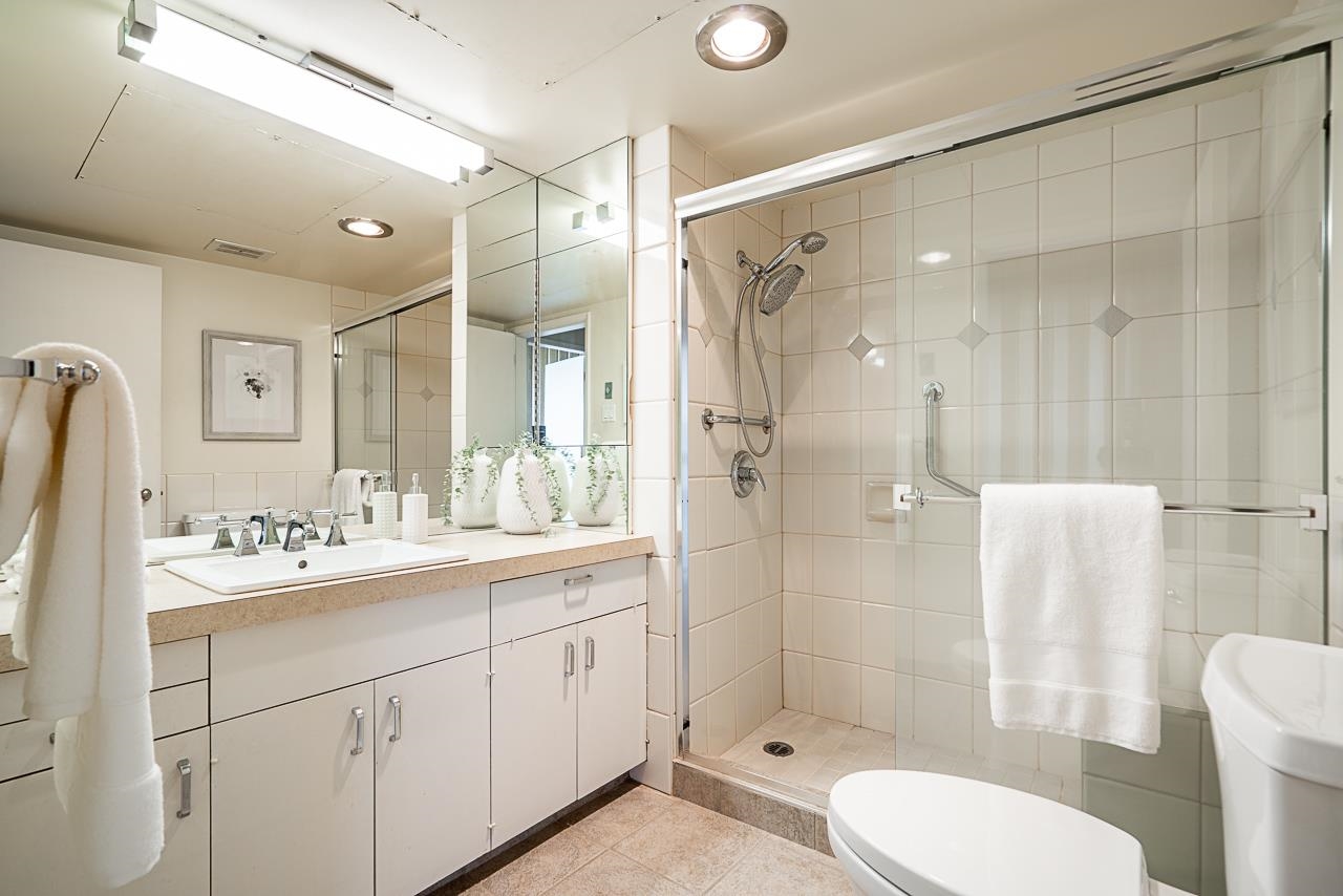 1005 2135 ARGYLE AVENUE 16
