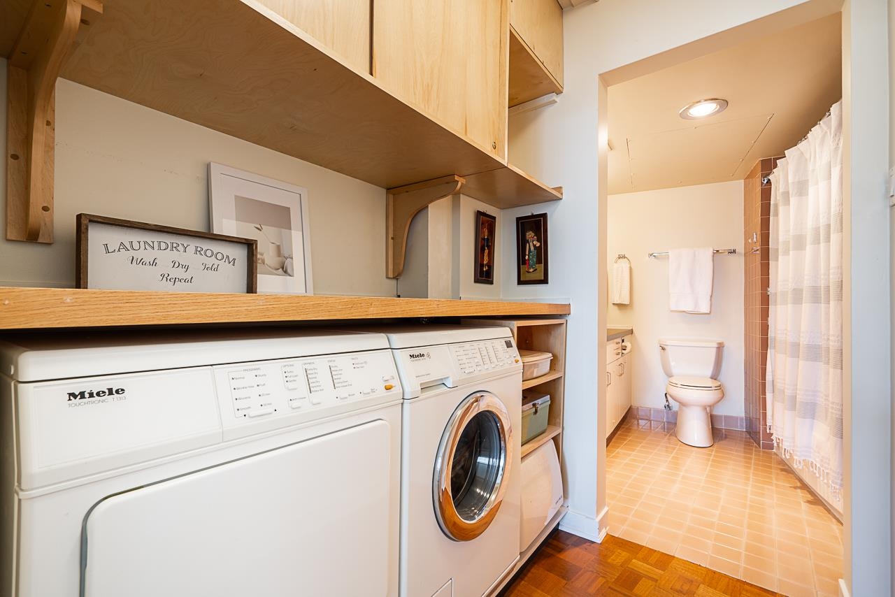 1005 2135 ARGYLE AVENUE 23