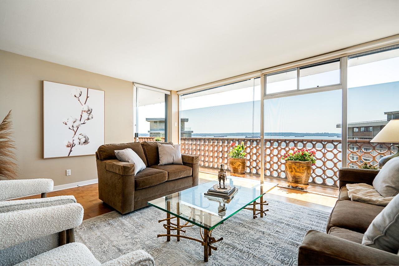 1005 2135 ARGYLE AVENUE 30