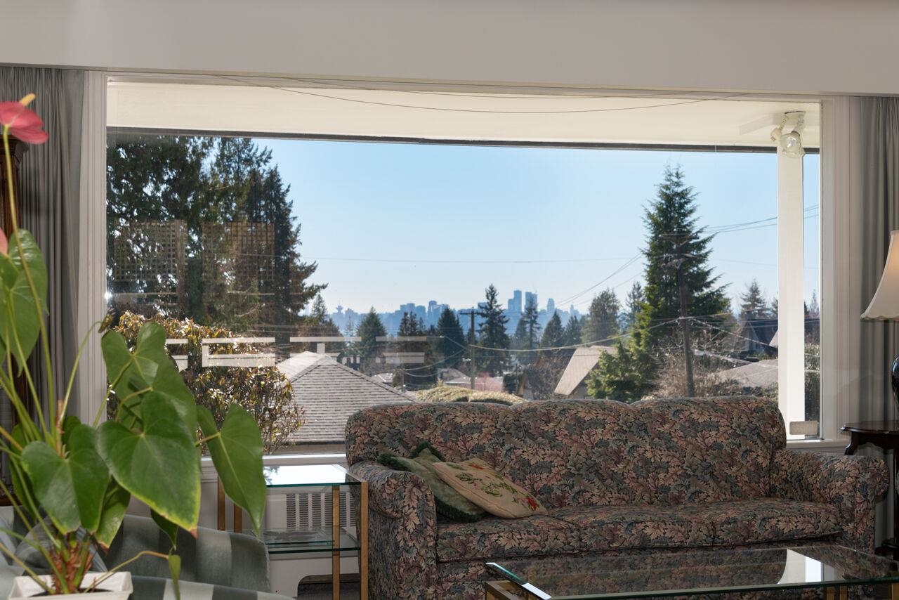 996 BEAUMONT DRIVE 10