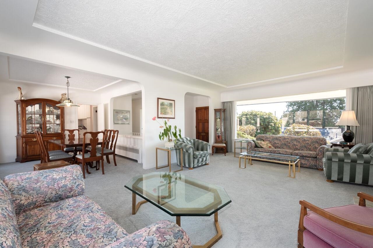 996 BEAUMONT DRIVE 11