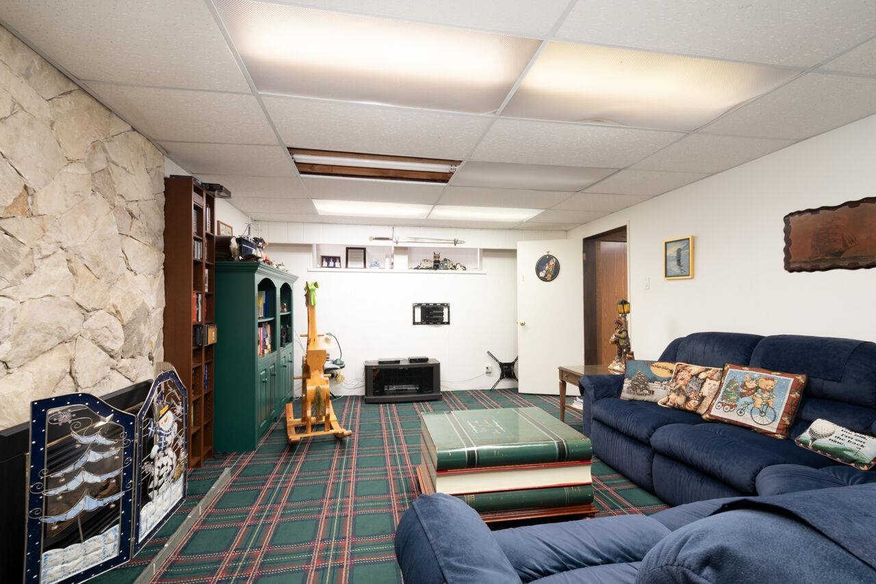 996 BEAUMONT DRIVE 18