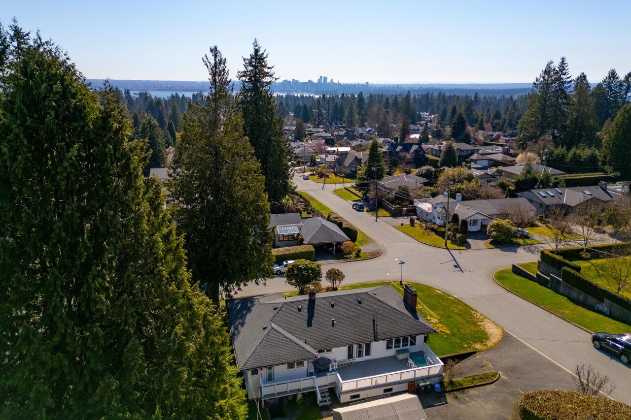996 BEAUMONT DRIVE 23