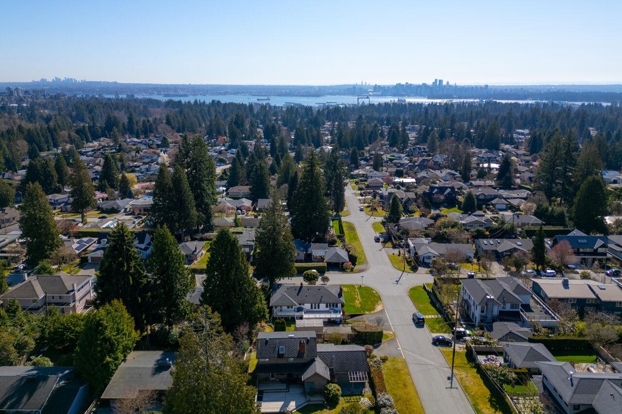996 BEAUMONT DRIVE 24