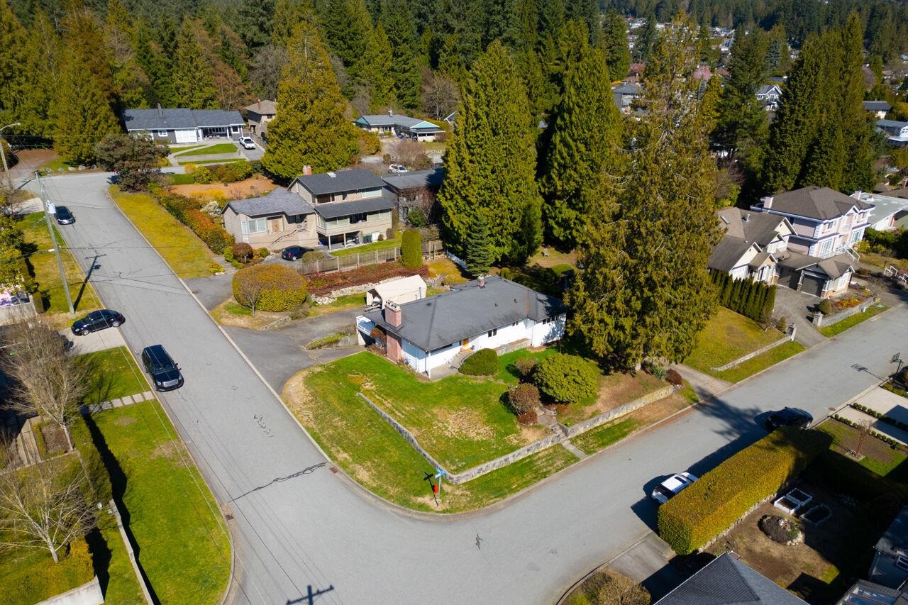 996 BEAUMONT DRIVE 25