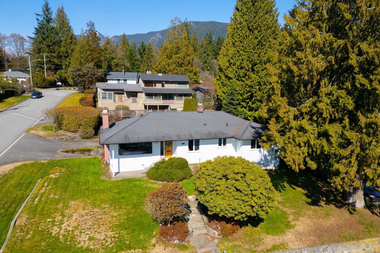 996 BEAUMONT DRIVE 27