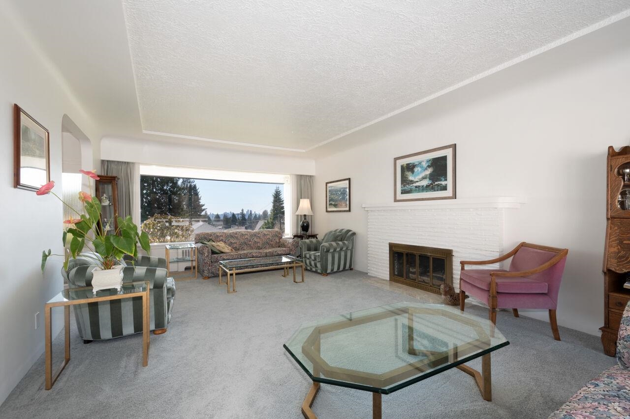 996 BEAUMONT DRIVE 8
