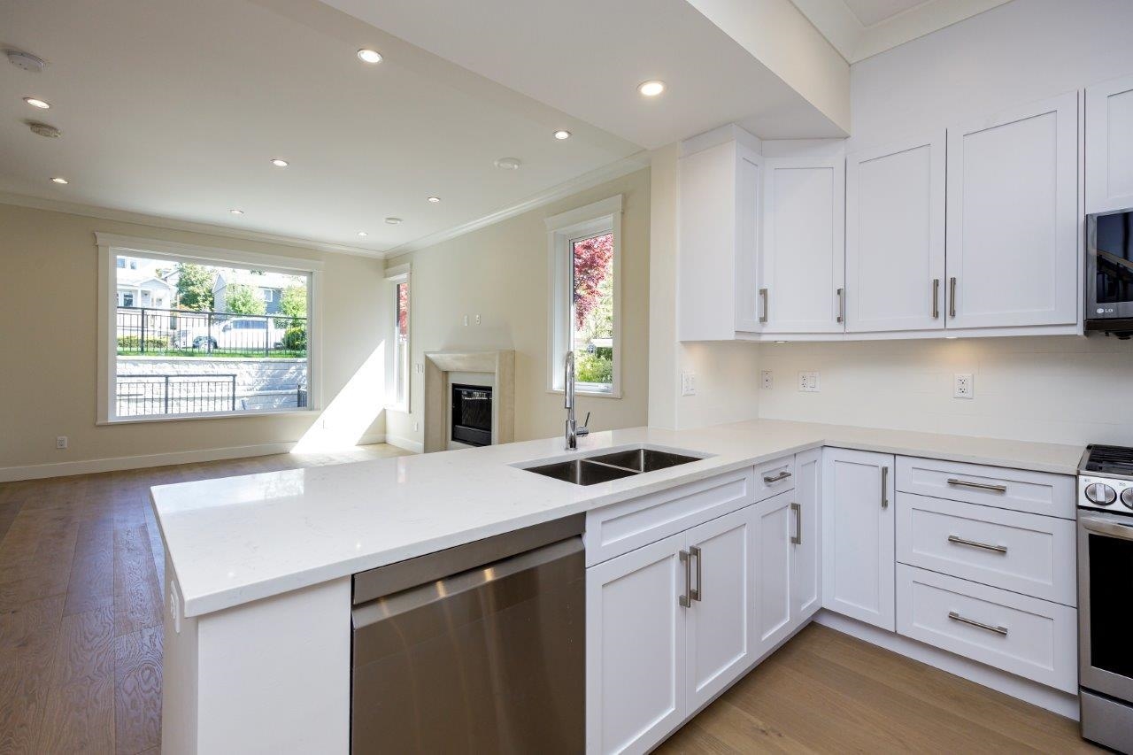 335 E 6TH STREET 10