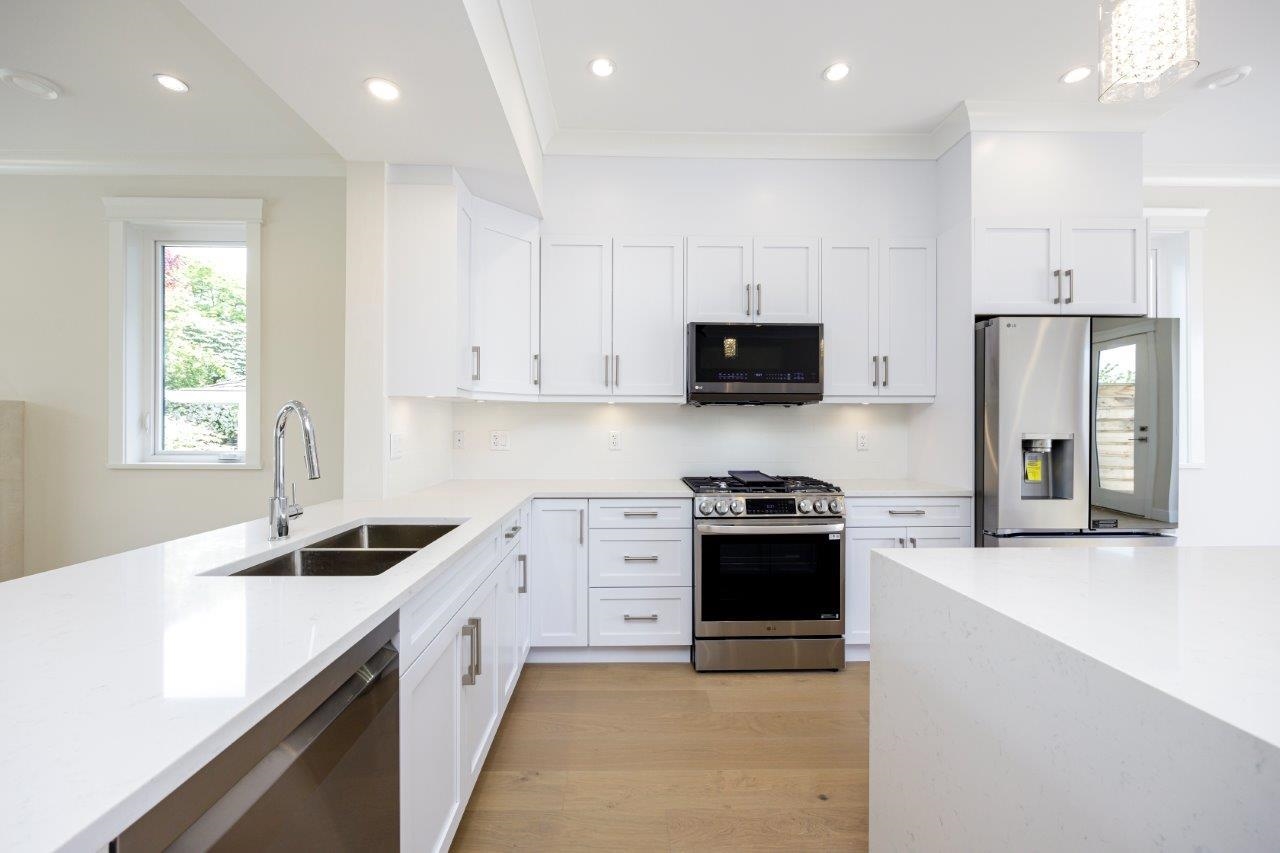 335 E 6TH STREET 11