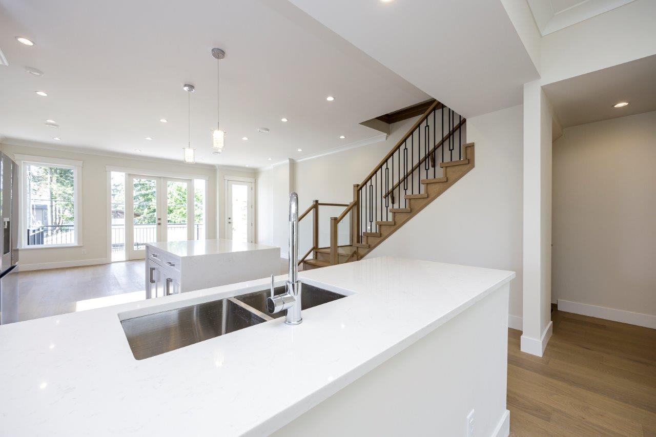 335 E 6TH STREET 13
