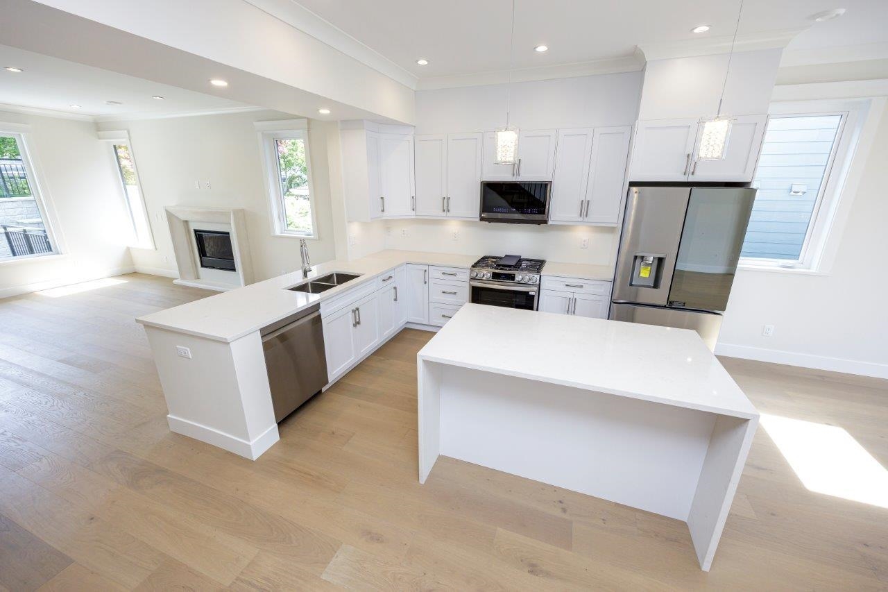 335 E 6TH STREET 17