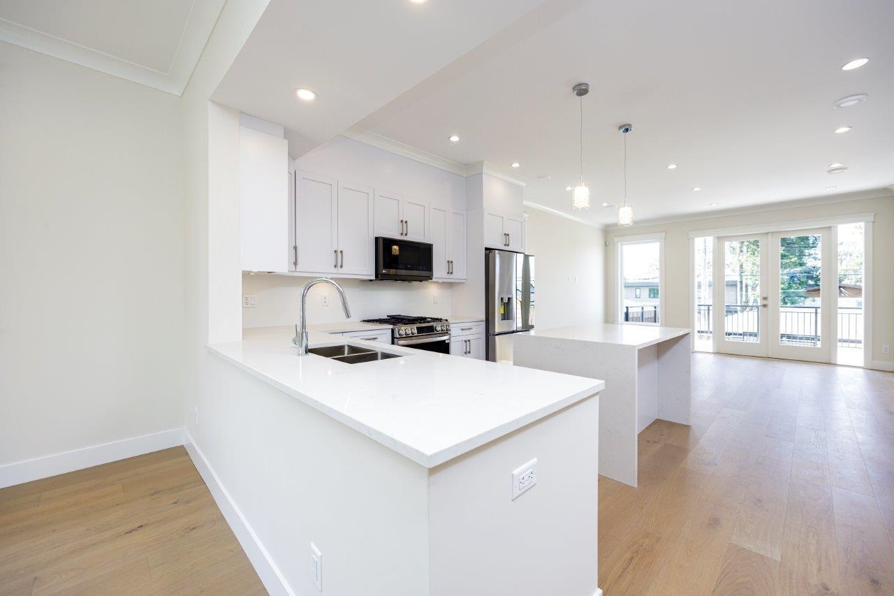 335 E 6TH STREET 9