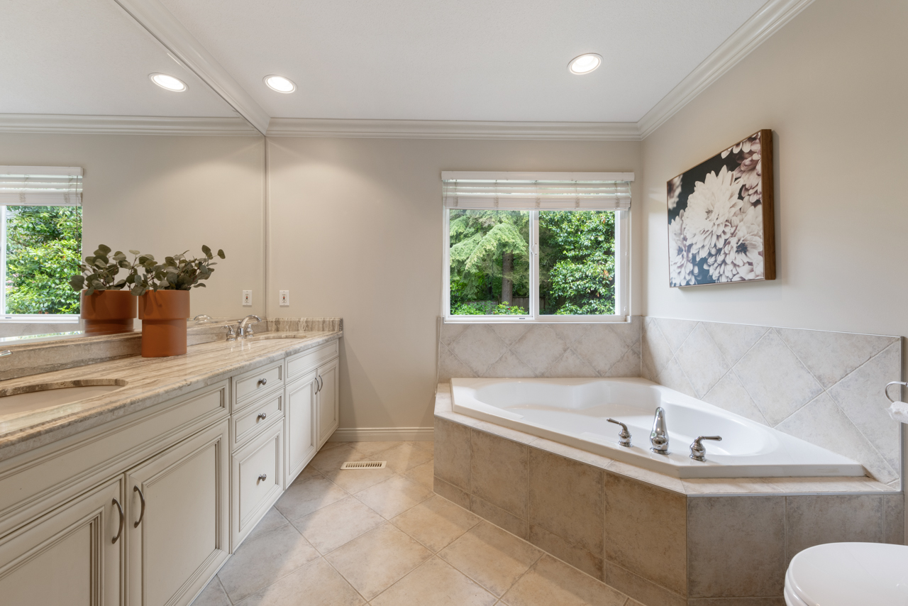 382 Cartelier Road, North Vancouver 27
