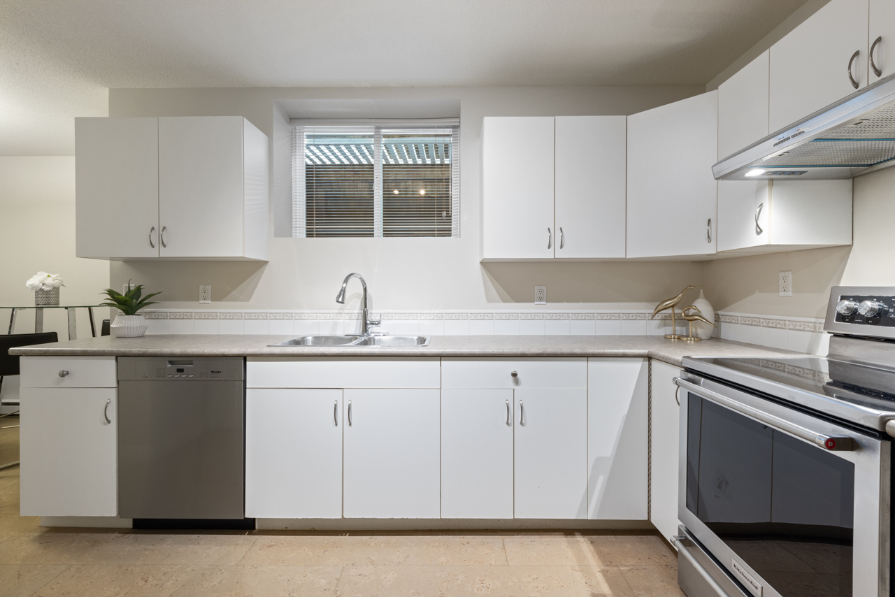 382 Cartelier Road, North Vancouver 57