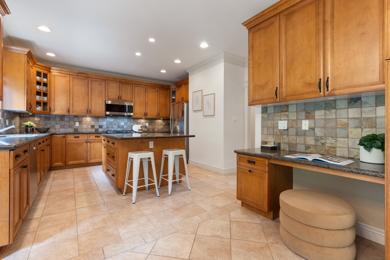 382 Cartelier Road, North Vancouver 18