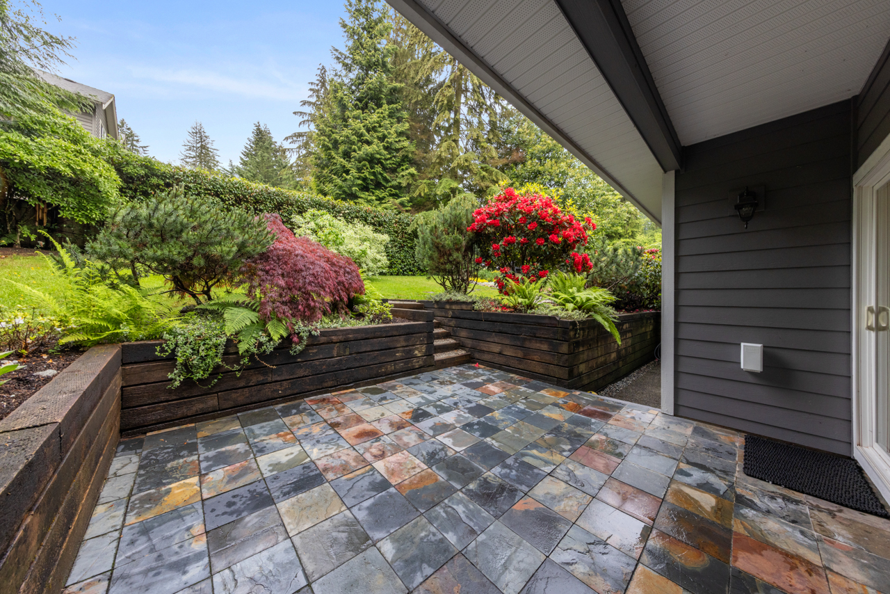 382 Cartelier Road, North Vancouver 68