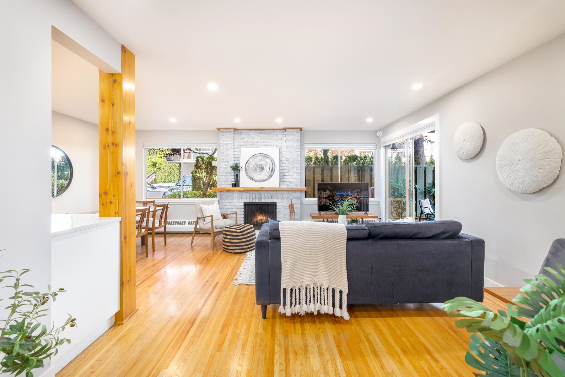 608 235 KEITH ROAD, WEST VANCOUVER, BC 12