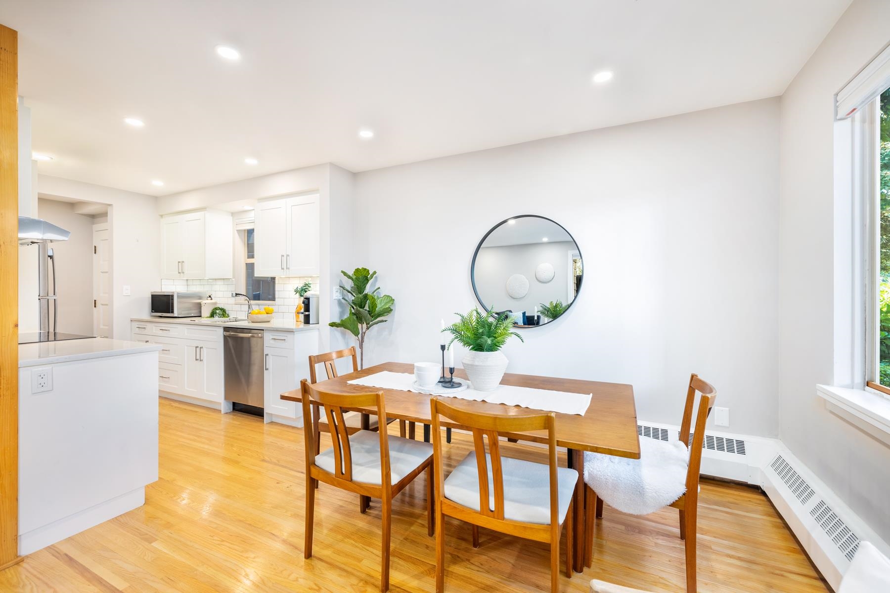 608 235 KEITH ROAD, WEST VANCOUVER, BC 14