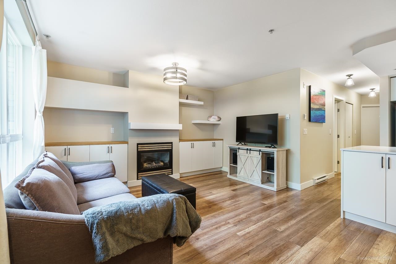 15 1073 LYNN VALLEY ROAD 10