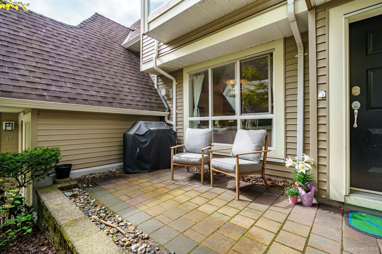 15 1073 LYNN VALLEY ROAD 22