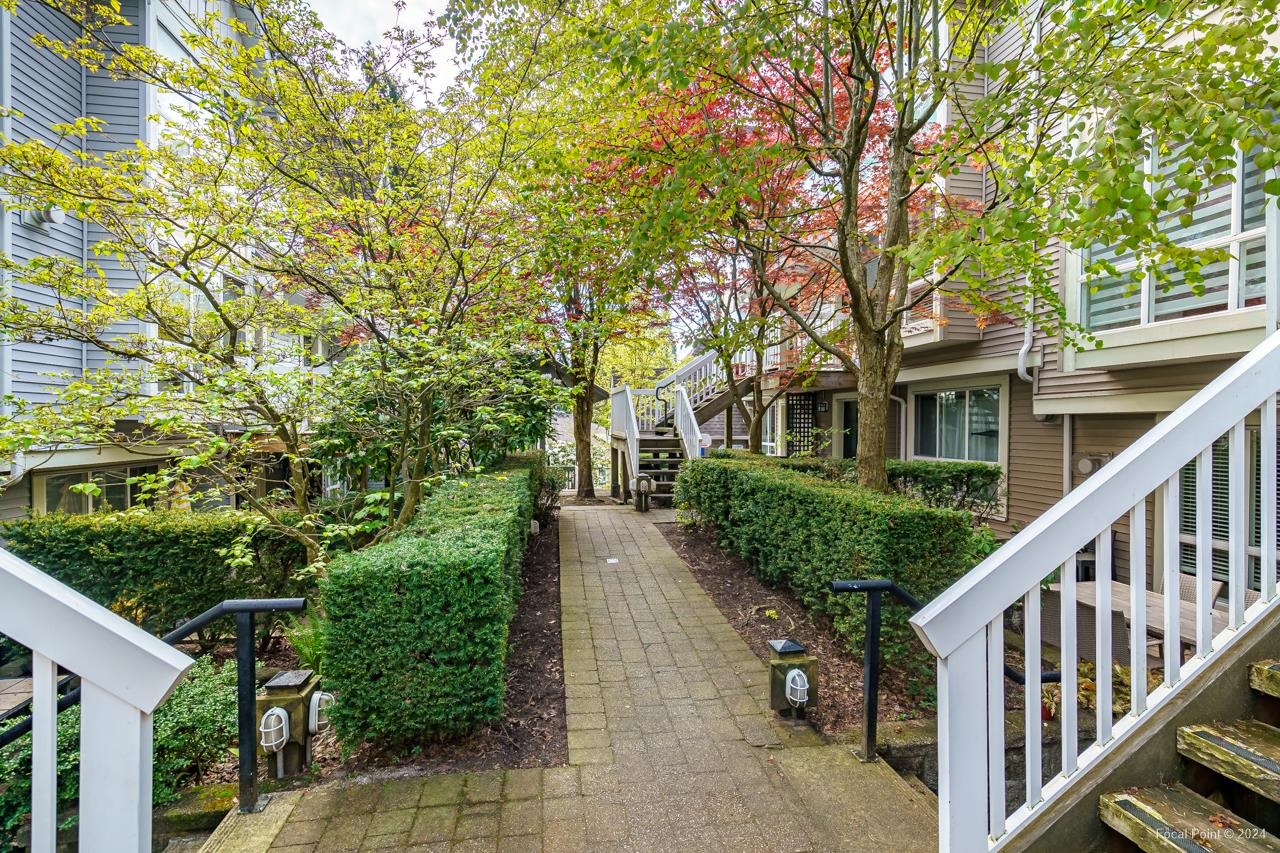 15 1073 LYNN VALLEY ROAD 31