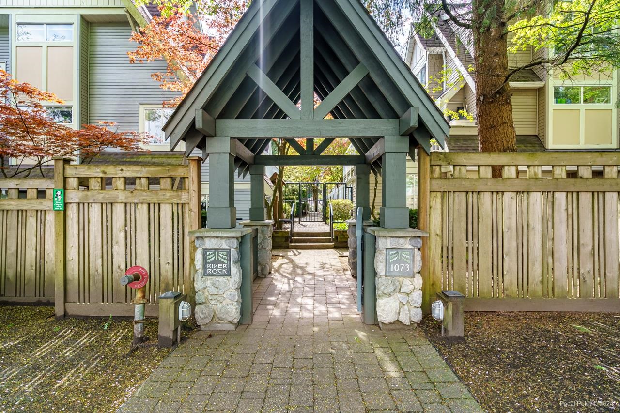 15 1073 LYNN VALLEY ROAD 32
