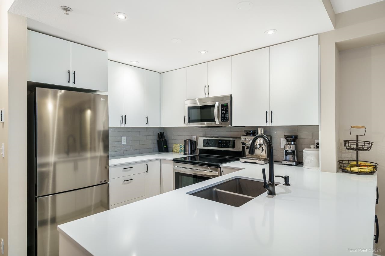 15 1073 LYNN VALLEY ROAD 5