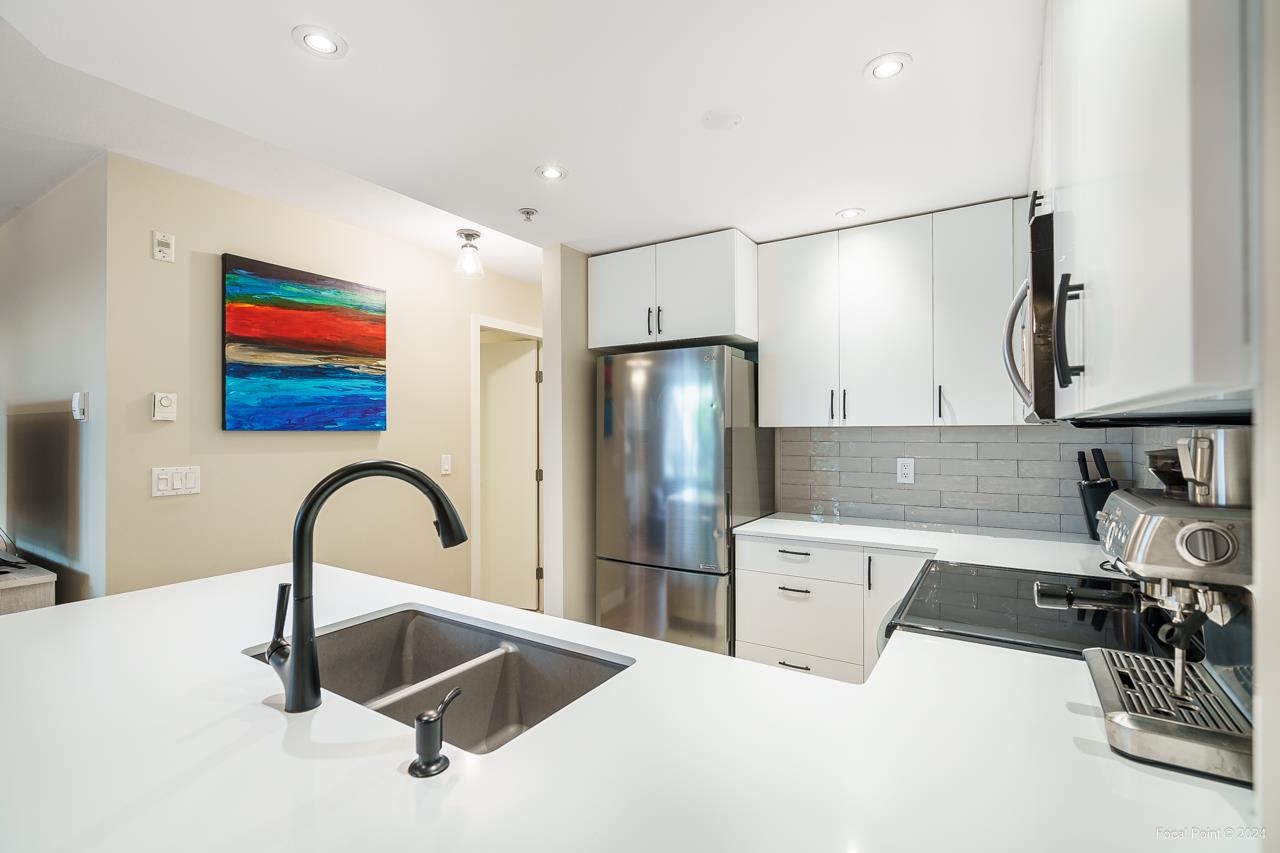 15 1073 LYNN VALLEY ROAD 6