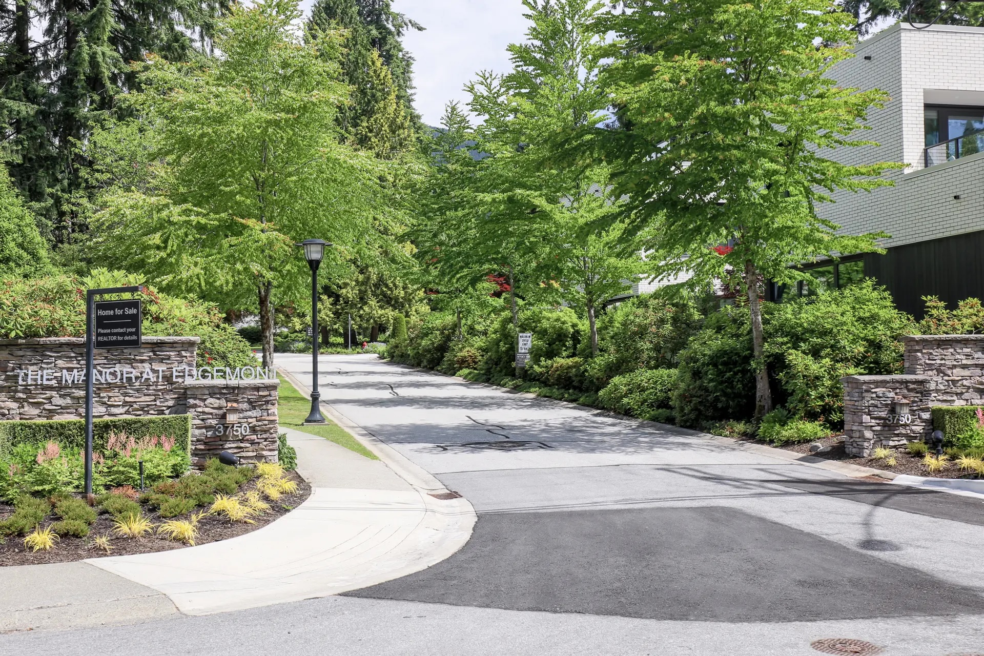 201-3750 Edgemont Blvd 34