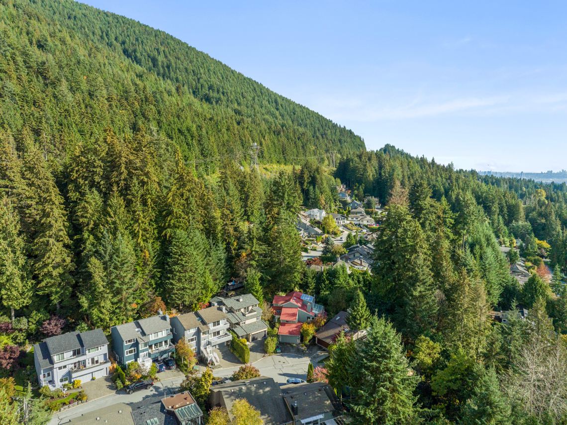 5620 Eagle Court, North Vancouver 36